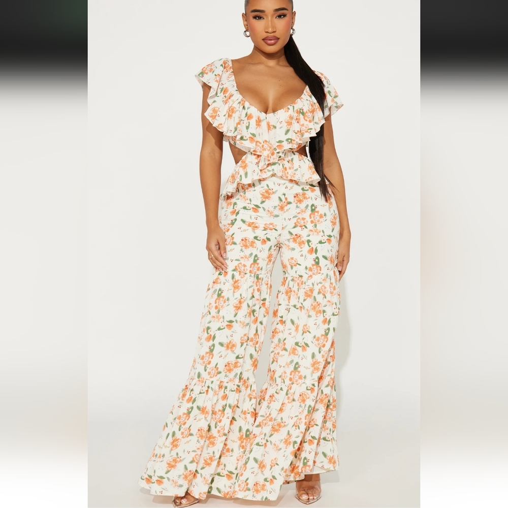 Super Sexy Floral Ruffle Jumpsuit Back Out NWT Size XL